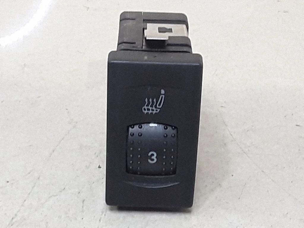 Seat heating switch – Volkswagen Passat B5.5 (2001-2005)