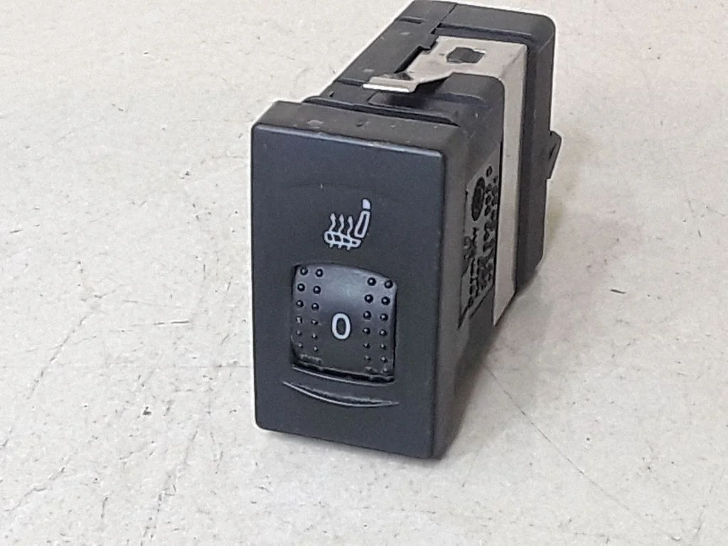 Seat heating switch – Volkswagen Passat B5.5 (2001-2005)