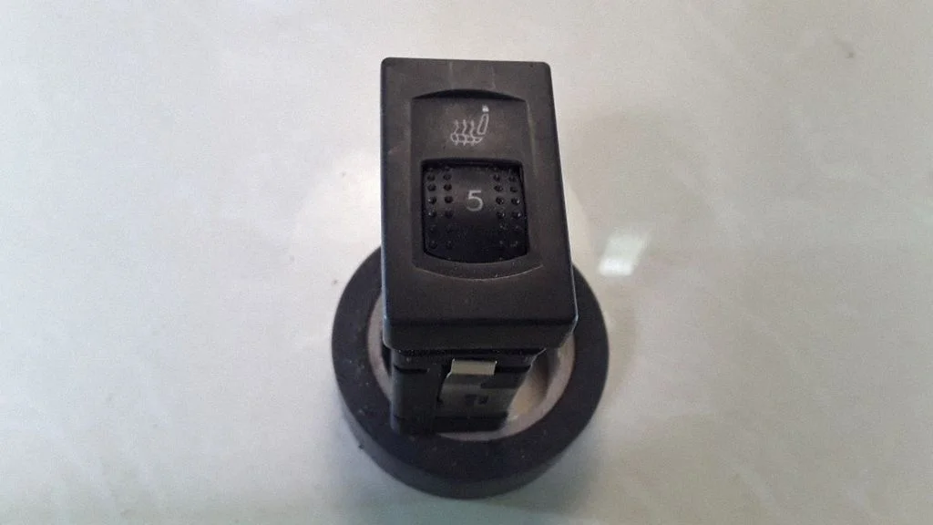 Seat heating switch – Volkswagen Passat B5 (1997-2000)