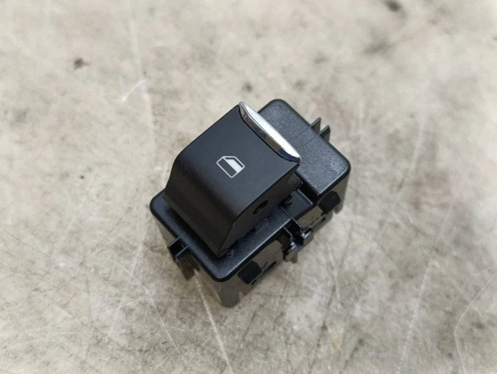 Przełącznik szyb elektrycznych LB5T14529AAW – Ford Mustang Mach-E (2020-)