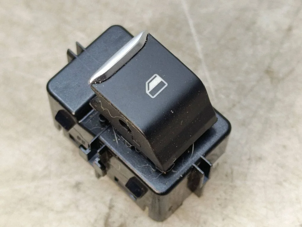 Przełącznik szyb elektrycznych LB5T14529AAW – Ford Mustang Mach-E (2020-)