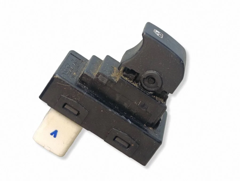 Electric window control switch – KIA Ceed (2006-2012)