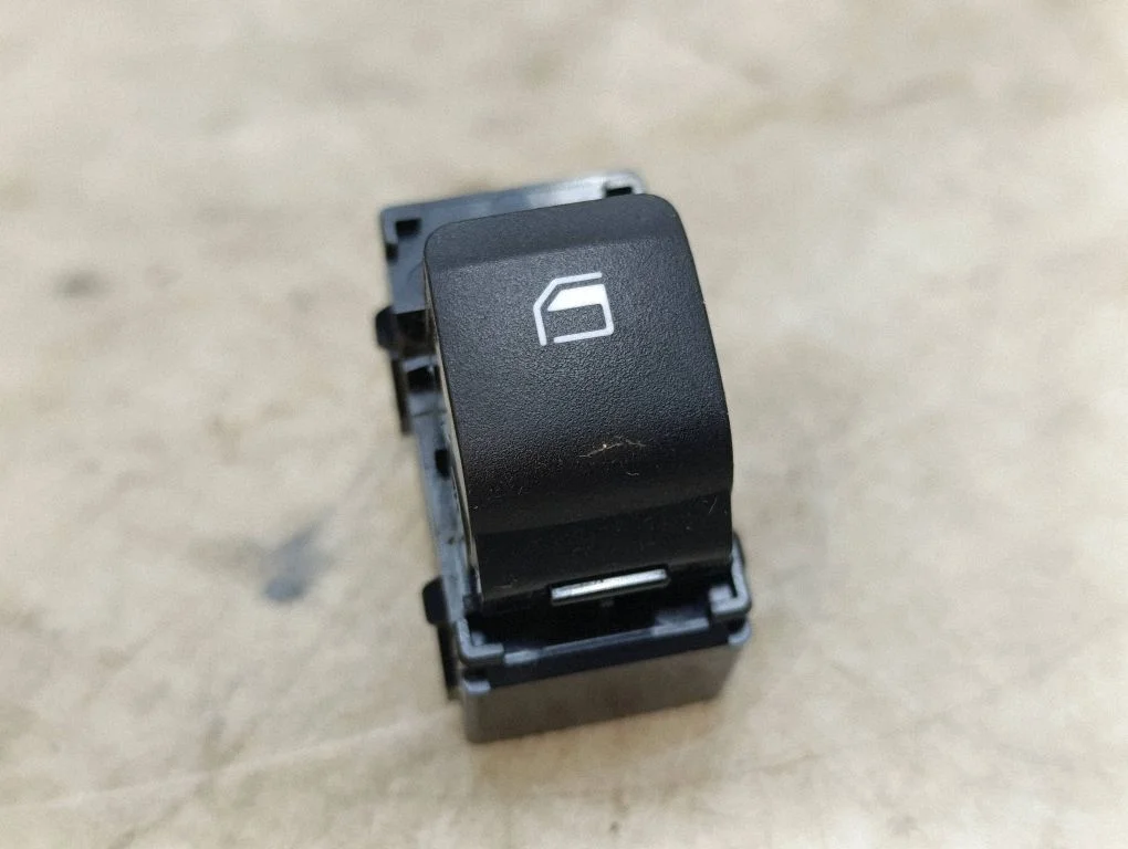 Elektrisko logu slēdzis 93581Q0000