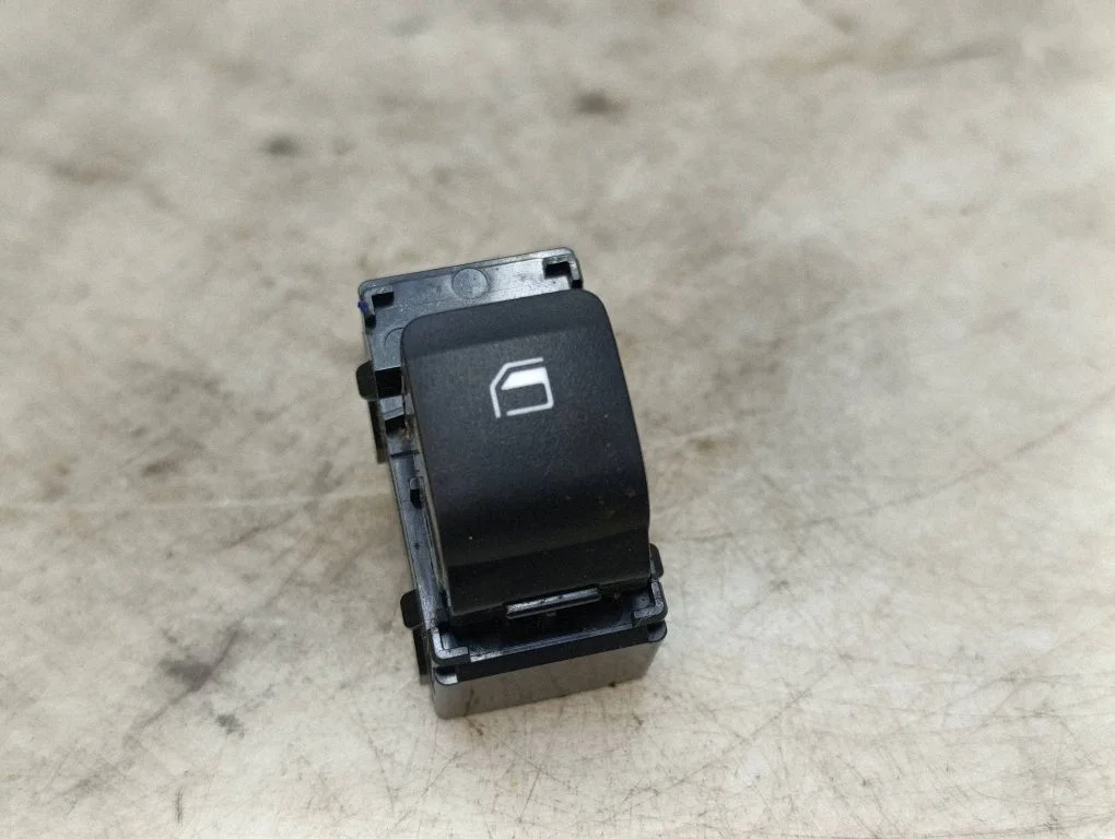 Elektrisko logu slēdzis 93581Q0000