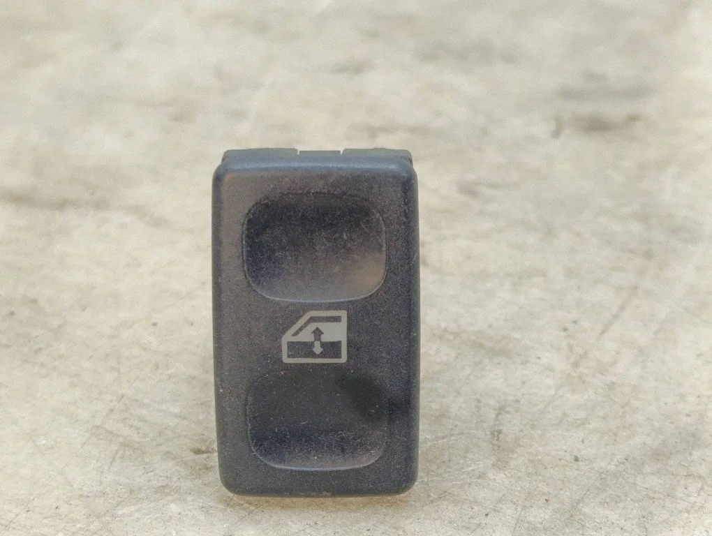Electric window control switch – Volkswagen Polo III 6N 6N2 6NF (1995-2001)