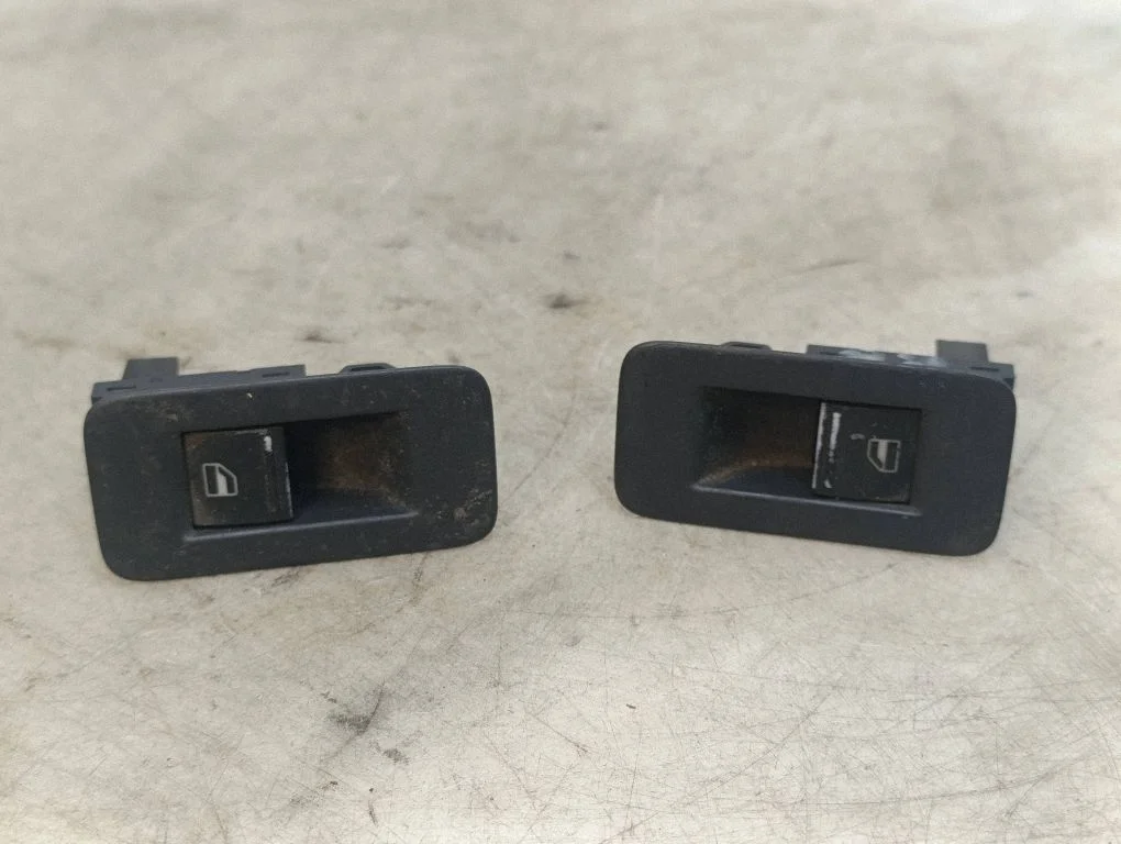 Electric window control switch – Volkswagen Touareg I (2002-2010)