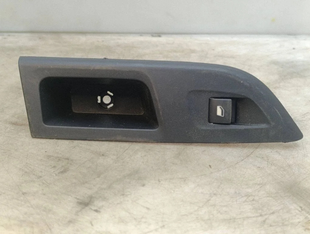Electric window control switch – Opel Corsa F (2019-)