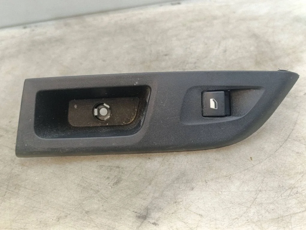 Electric window control switch – Opel Corsa F (2019-)