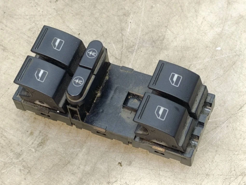 Electric window control switch – Volkswagen Touareg I (2002-2010)