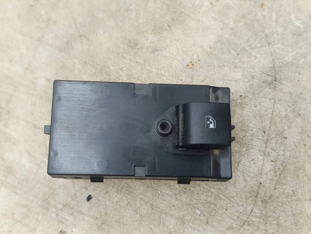 Electric window control switch – Opel Astra J (2010-2015)
