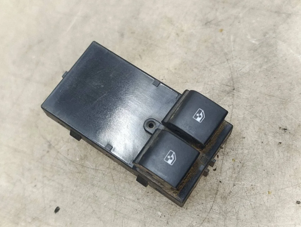 Electric window control switch – Opel Astra J (2010-2015)