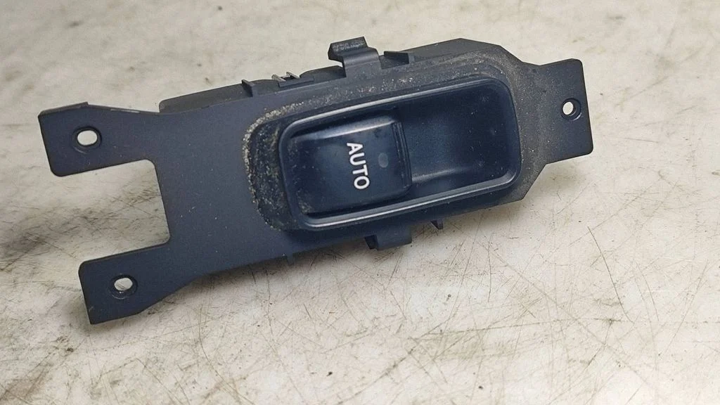 Electric window control switch – Lexus IS 220D-250-350 (2006-2013)