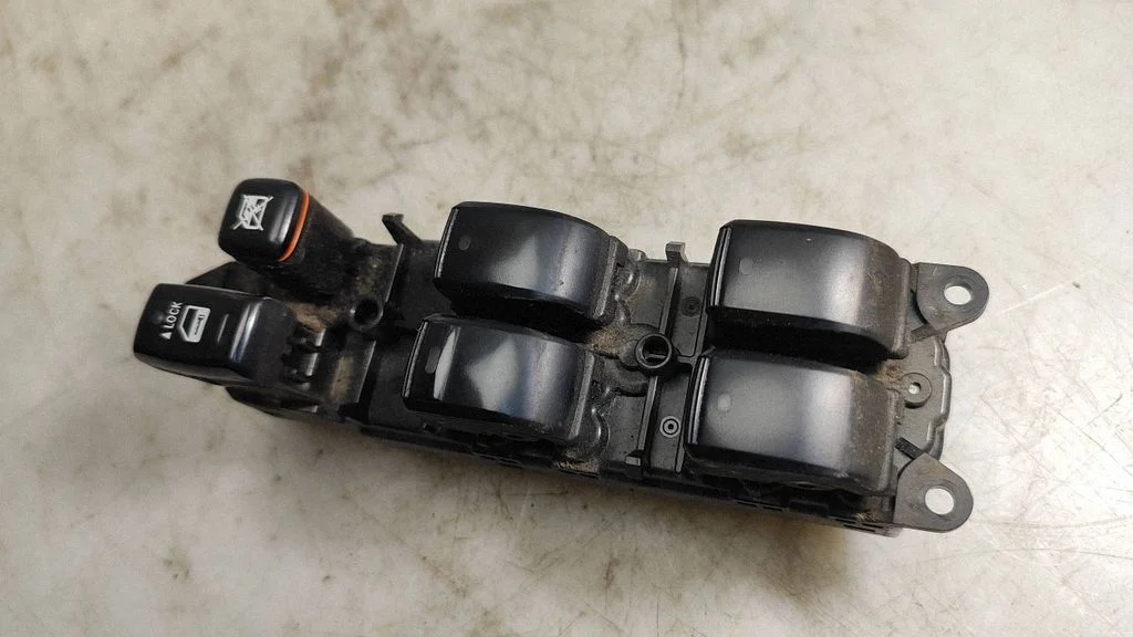 Electric window control switch – Lexus IS 220D-250-350 (2006-2013)