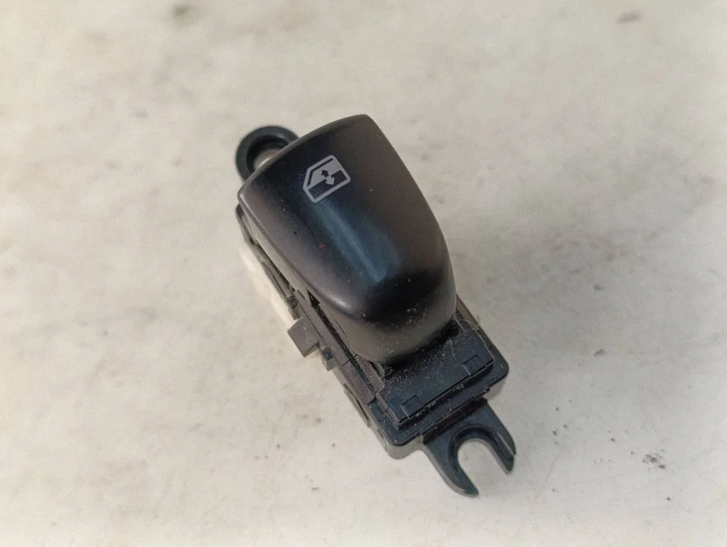 Electric window control switch – Renault Kadjar (2015-)