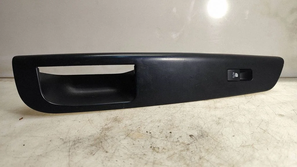 Electric window control switch – KIA Ceed (2006-2012)