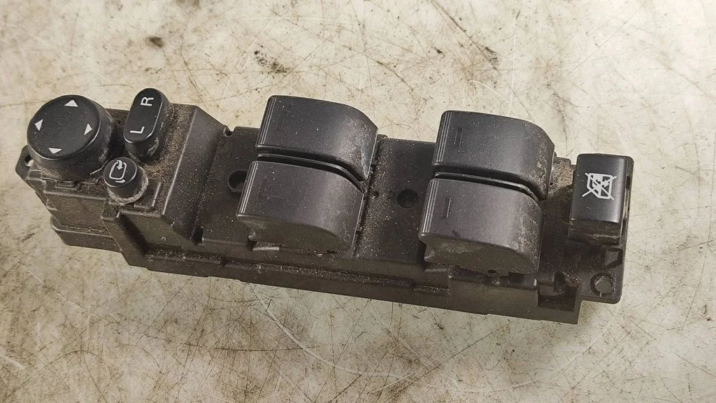Electric window control switch 03124410