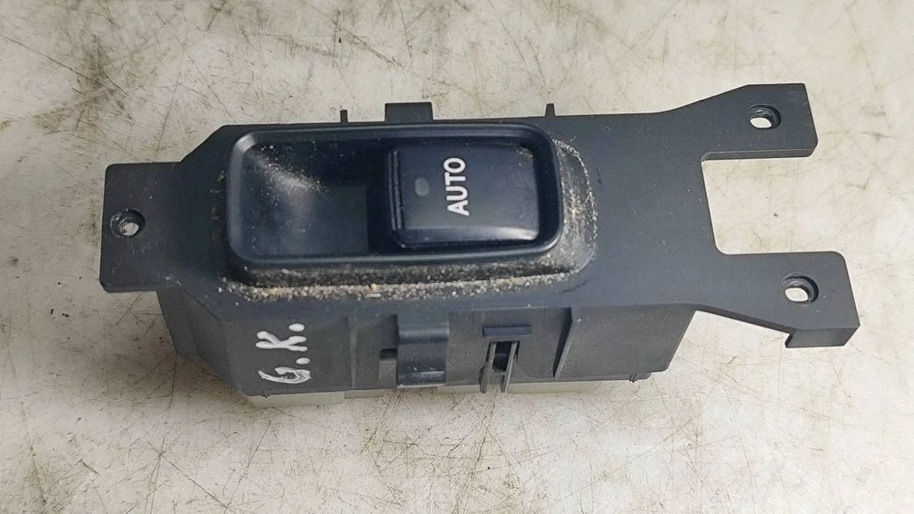 Electric window control switch – Lexus IS 220D-250-350 (2006-2013)