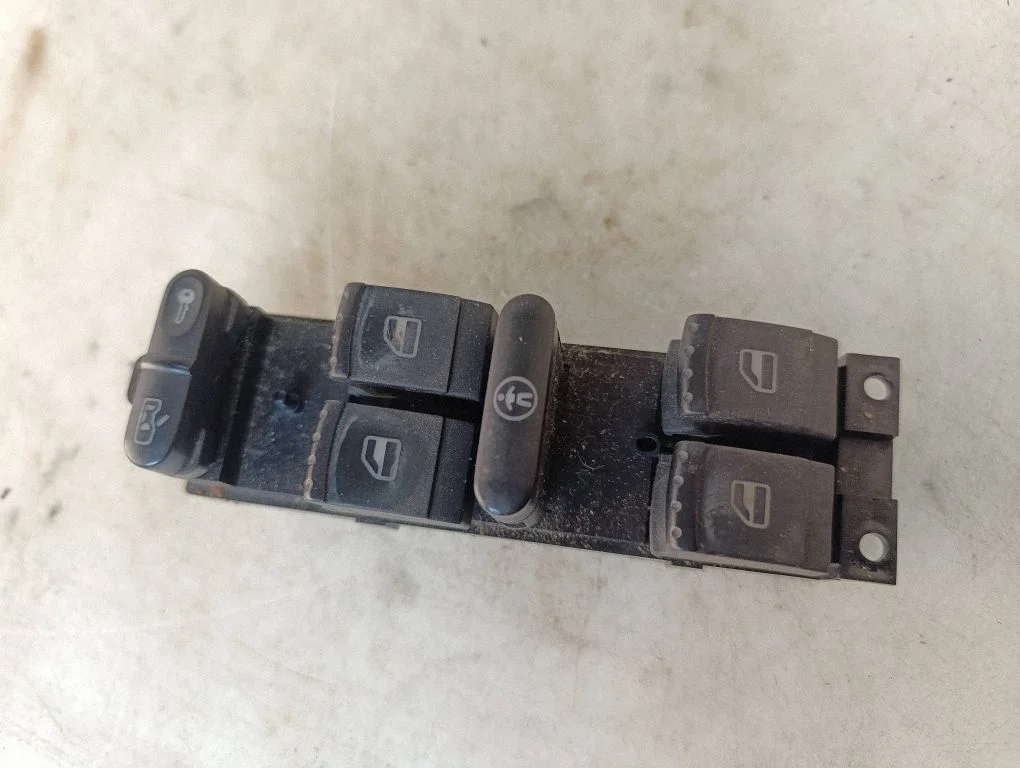 Elektriaknate lüliti 1J4959857
