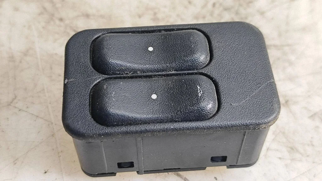 Electric window control switch – Opel Corsa C (2000-2006)