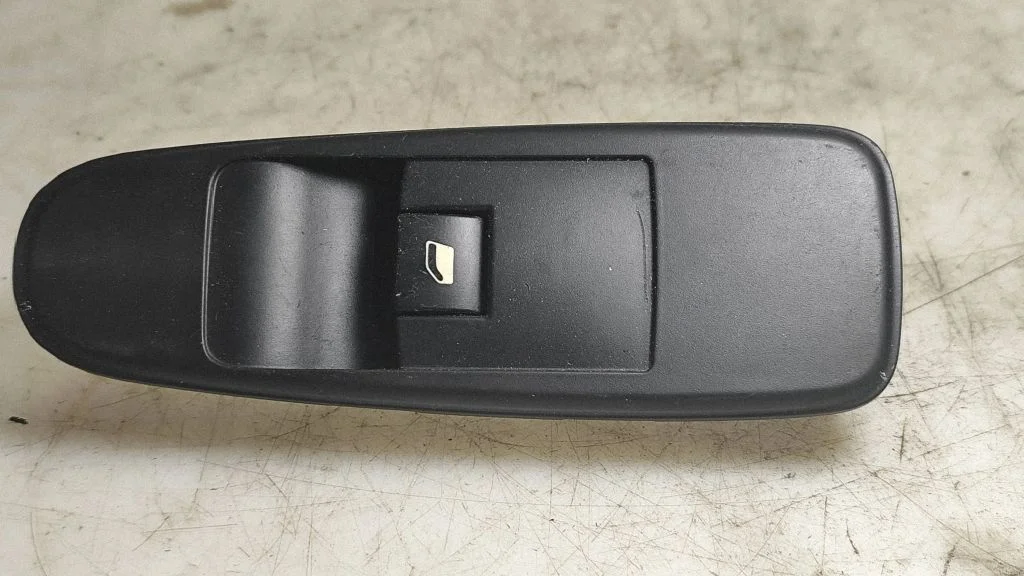 Electric window control switch 96639377ZD