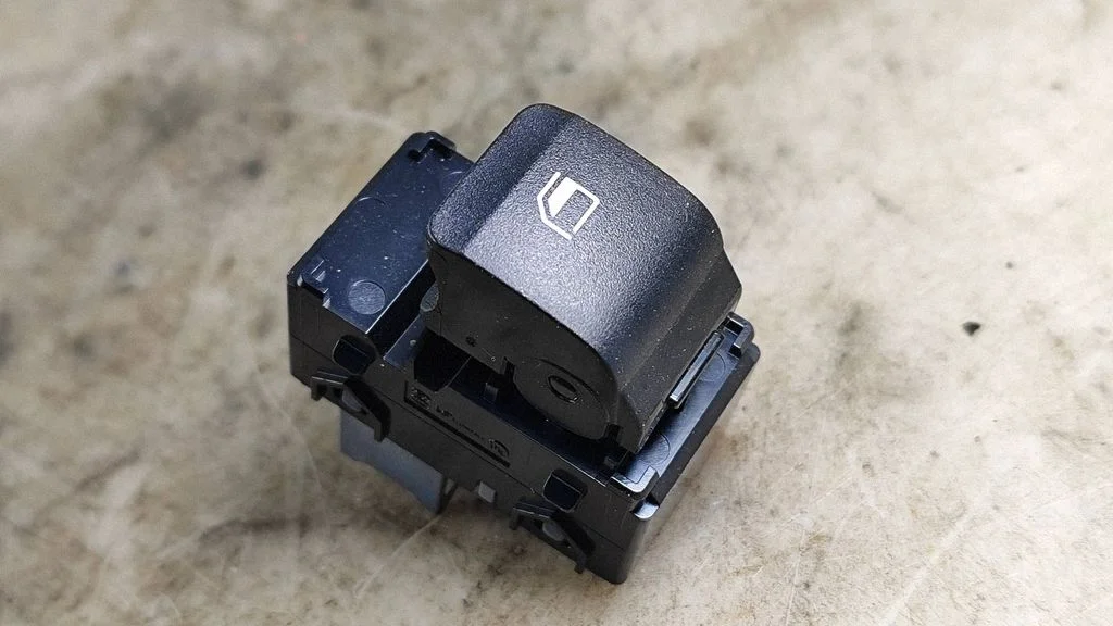 Przełącznik szyb elektrycznych 93581Q0000