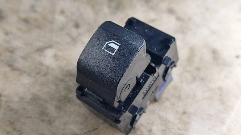 Przełącznik szyb elektrycznych 93581Q0000