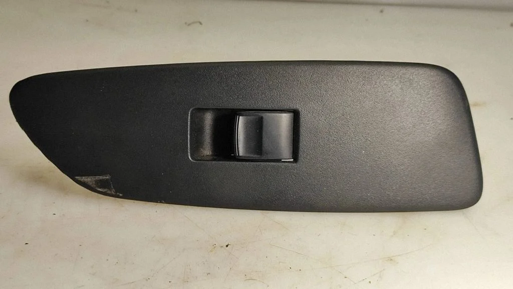Electric window control switch 7423102530