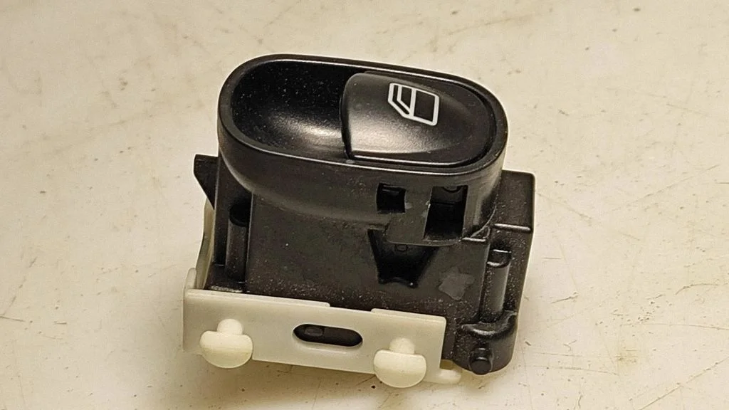 Elektriaknate lüliti A2038200210