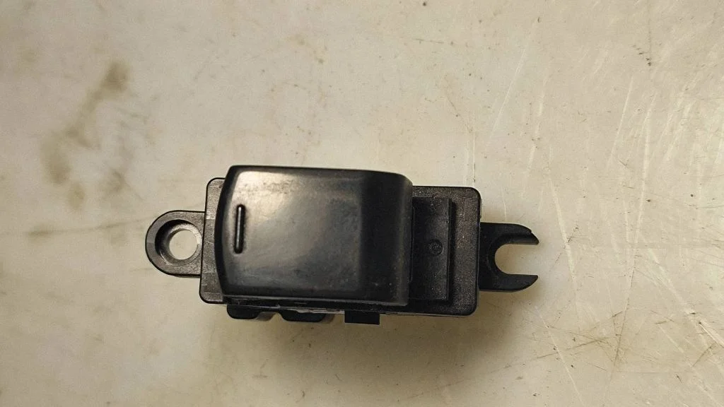 Electric window control switch 25411JD000