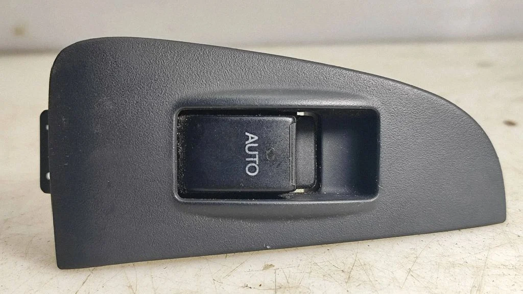 Electric window control switch 7427105020