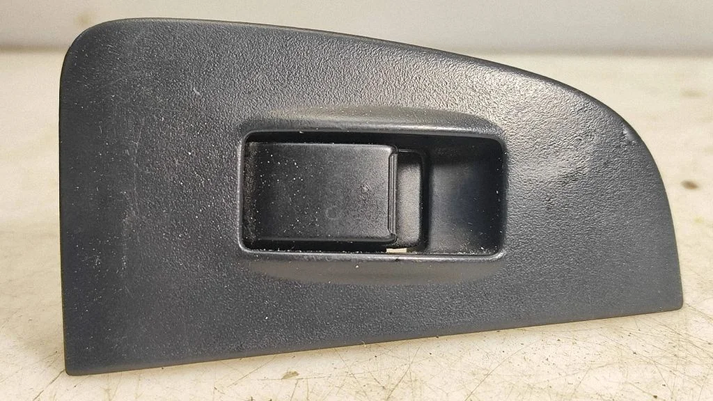 Electric window control switch 7423105140