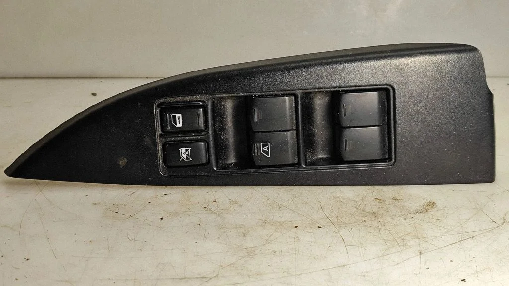 Przełącznik szyb elektrycznych – Subaru Outback (2007-2009)