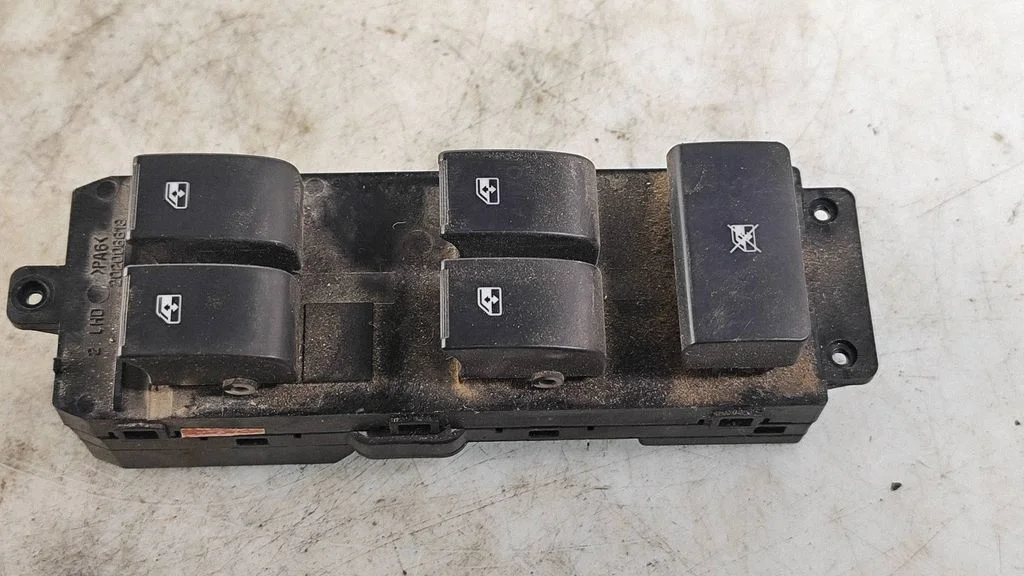 Electric window control switch – Opel Antara (2006-2016)