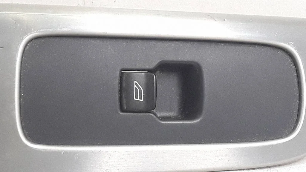 Electric window control switch – Volvo V50 (2004-2007)