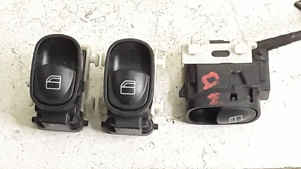 Electric window control switch – Mercedes-Benz C-Class W203 (2000-2007)