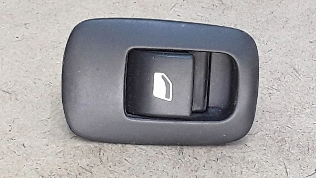 Electric window control switch – Citroen C4 I (2004-2010)