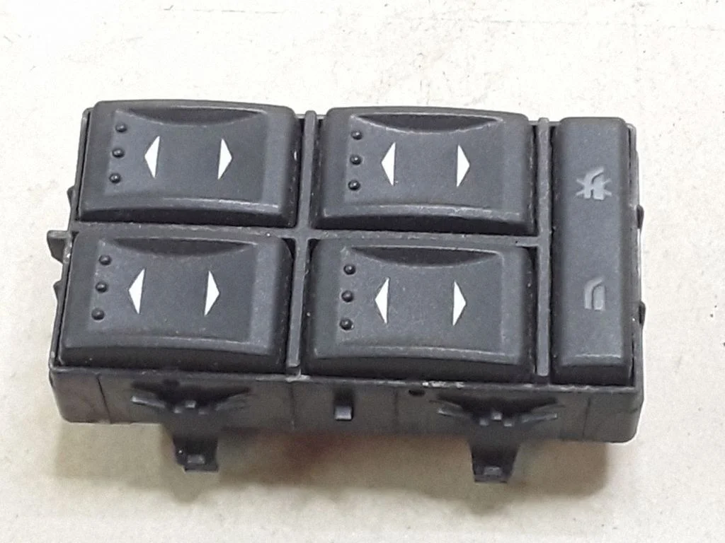 Electric window control switch – Ford Mondeo Mk III (2000-2007)