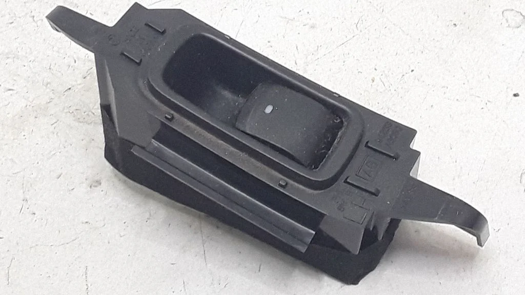Electric window control switch 94263AG050