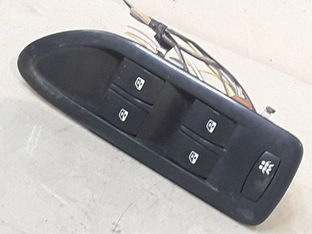 Electric window control switch – Renault Laguna II (2001-2007)