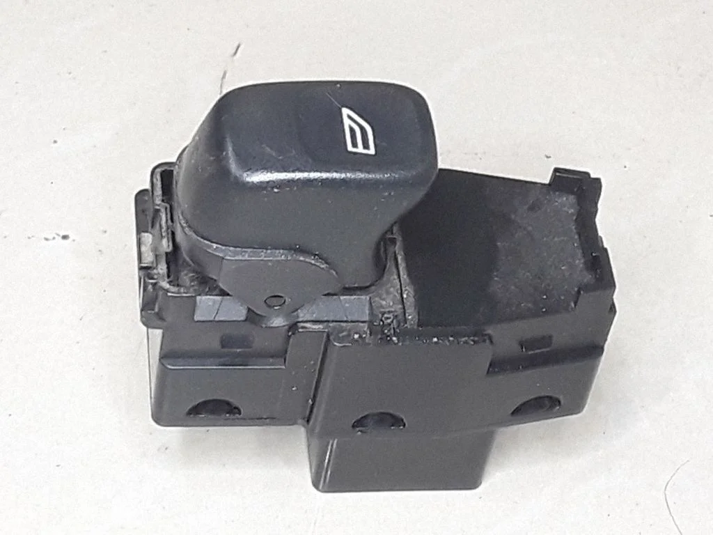 Electric window control switch – Volvo S60 (2005-2010)