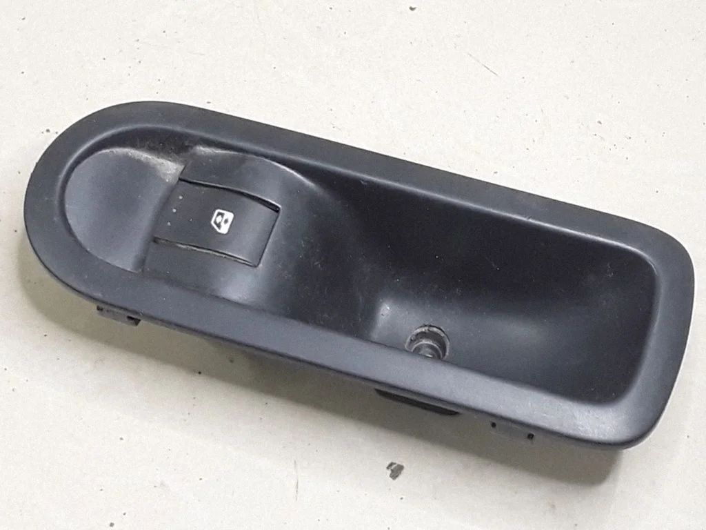 Electric window control switch 156015540