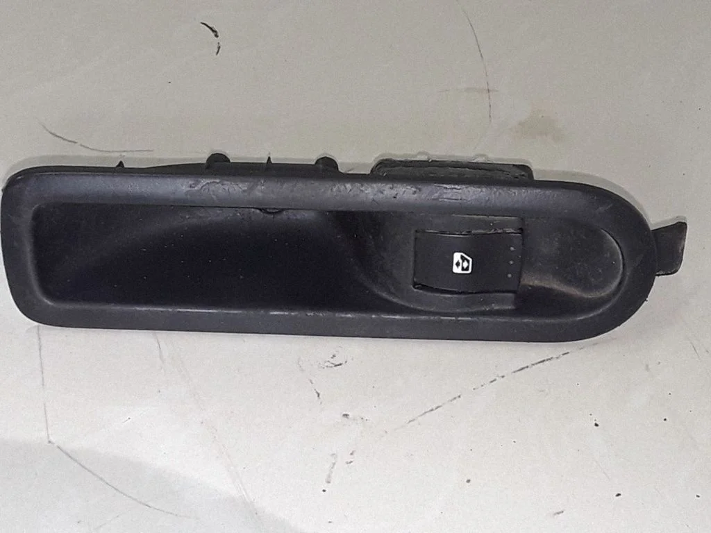 Electric window control switch 156013870