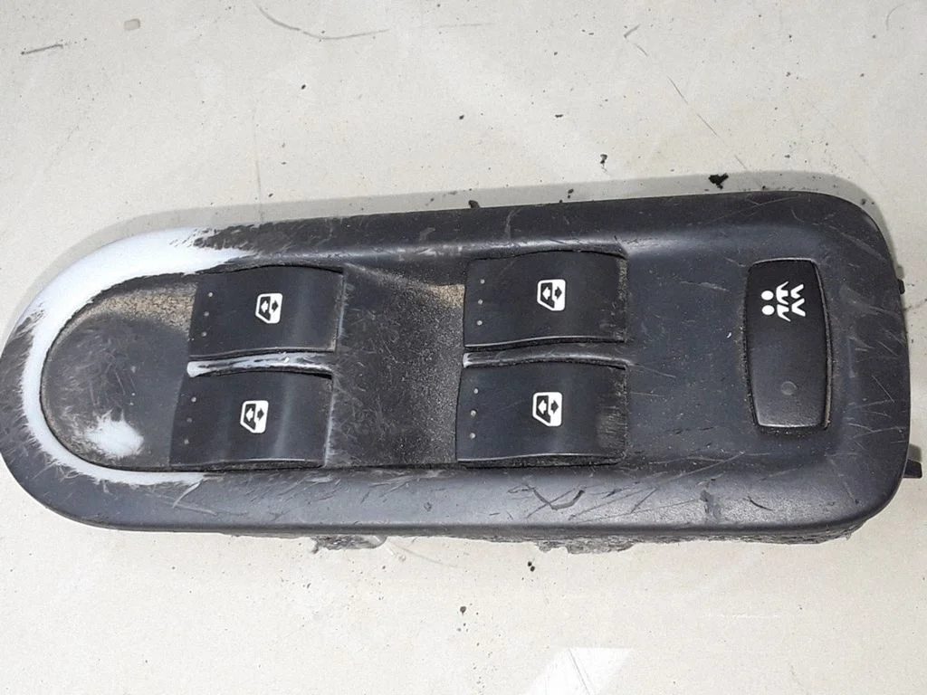 Electric window control switch 156018070