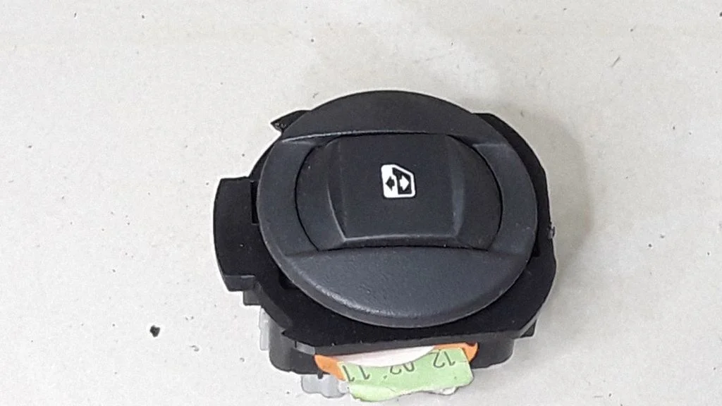 Przełącznik szyb elektrycznych 8200167232