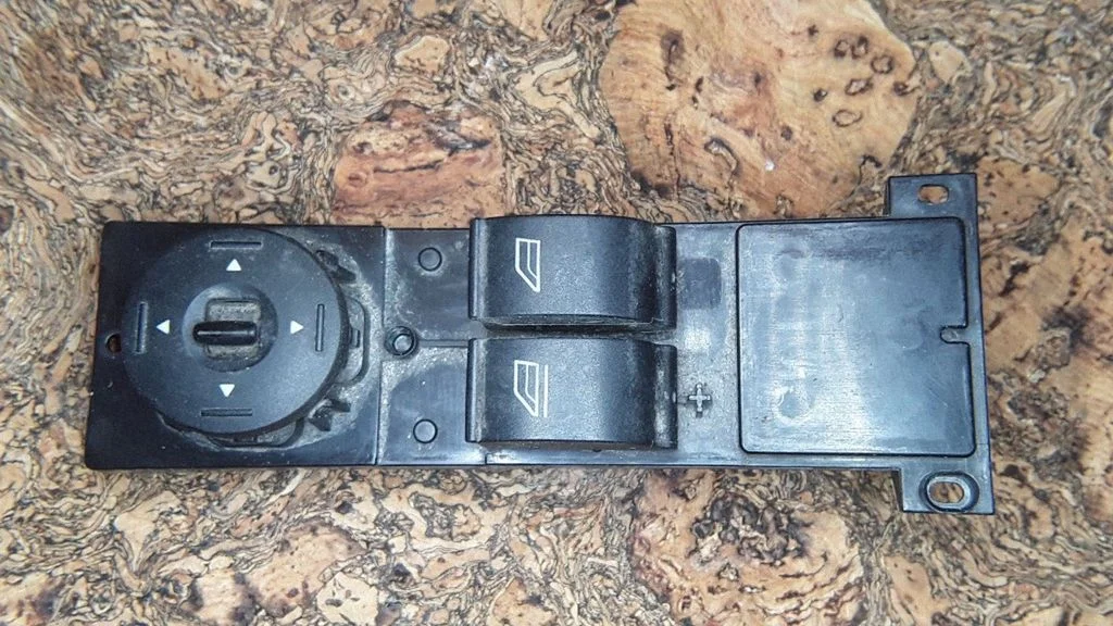 Elektriaknate lüliti 3M5T14529CD