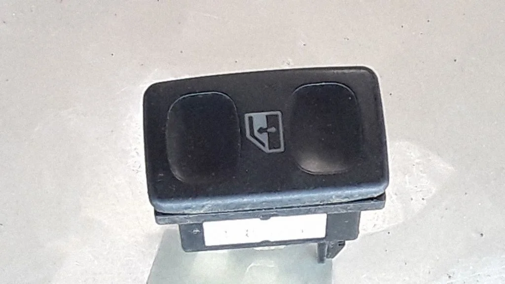 Electric window control switch – Volkswagen Polo III 6N 6N2 6NF (1995-2001)