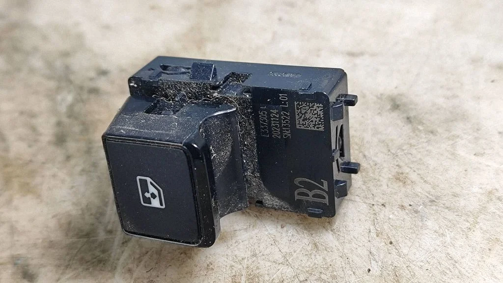 Electric window control switch – Nissan Qashqai J12 (2021-)