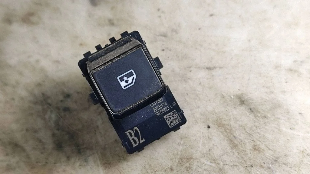 Electric window control switch – Nissan Qashqai J12 (2021-)