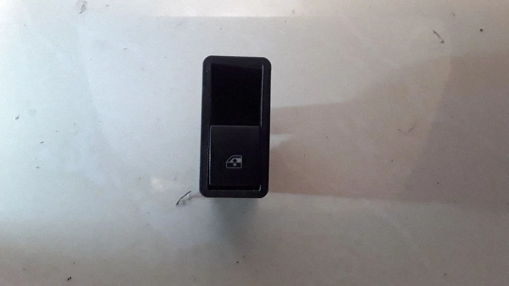 Electric window control switch – Opel Astra H (2004-2012)