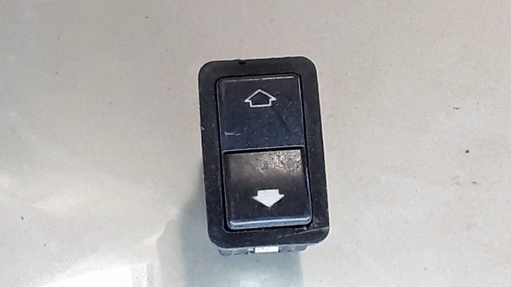 Elektriaknate lüliti 8368974